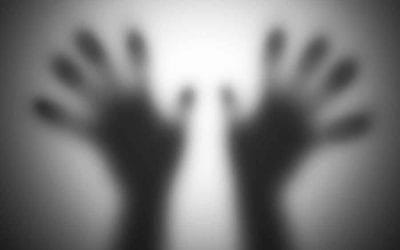 Εγκλωβίστηκα με τον εχθρό μου