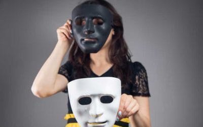 Υποκριτική Κοινωνία