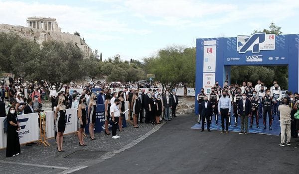 ΕΚΑΝΕ  ΓΚΛΙΤΣΑ ΤΗ ΣΗΜΑΙΑ  ΜΑΣ.. ΚΑΤΩ ΑΠΟ ΤΗΝ ΑΚΡΟΠΟΛΗ