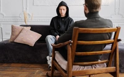 Μαζική Ψύχωση 2021: Πώς η Μάζα Οδηγείται στην Υπακοή