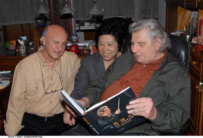 Με την Κινέζα μεταφράστρια και το πρώτο βιβλίο