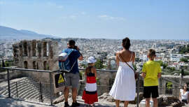 Τουριστικό comeback με 8,6 εκατ. επισκέπτες και 6,6 δισ. εισπράξεις το 8μηνο