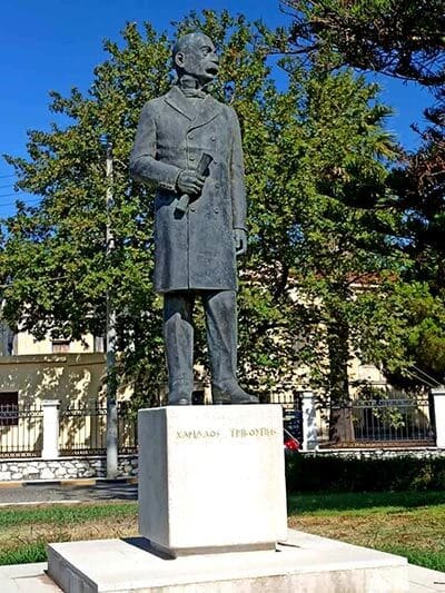 Μεσολόγγι  Ανδριάντας-Χαριλάου-Τρικούπη