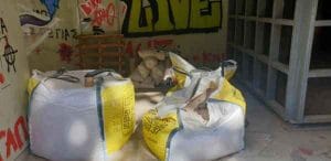 Απομάκρυνση οικοδομικών υλικών παράνομης κατασκευής 2