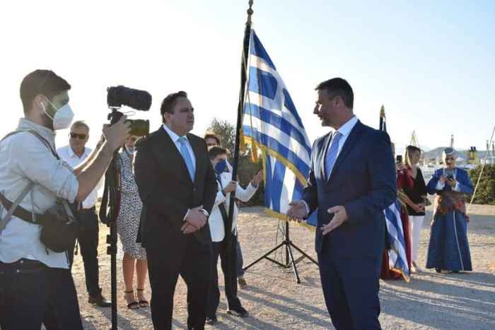 Ο Δήμαρχος Σαλαμίνας τίμησε τον Κυριάκο Μαριδάκη