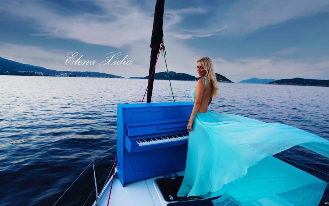 Προβολή της Ελλάδας με ένα πιάνο