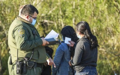 Immigrants detained in the US on the border with Mexico receive advice on controversial "repressed memories"