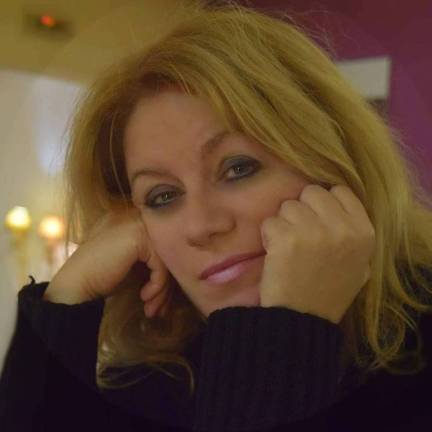 Νιόβης Ιωάννου: “Στην Πυρά”