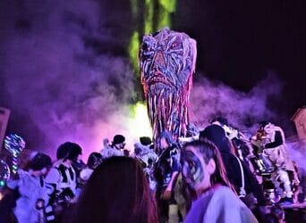 Harmaina: The "Night of the Elements" comes to life in the carnival Amfissa