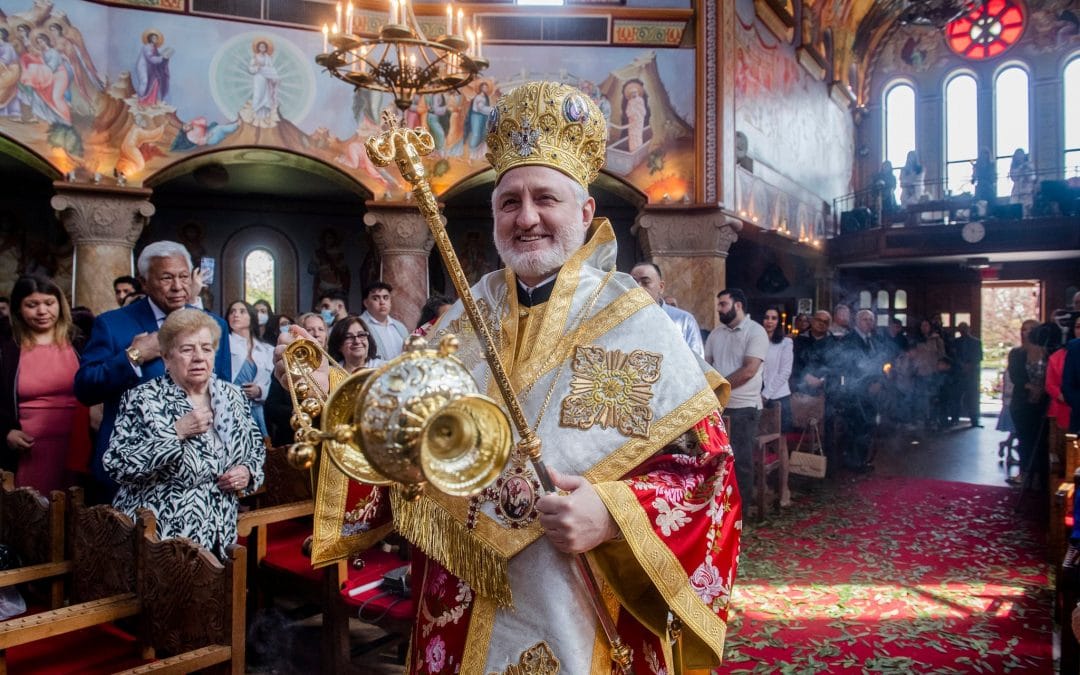 Στιγμιότυπα από την λειτουργία της Αναστάσεως με τον Αρχιεπίσκοπο Ελπιδοφόρο