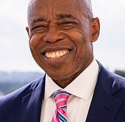 Γονείς από τη Νέα Υόρκη θέλουν προσωπική συνάντηση με τον δήμαρχο λόγω της εντολής για μάσκα σε νήπια: «Οι κλήσεις μας έχουν μείνει αναπάντητες»