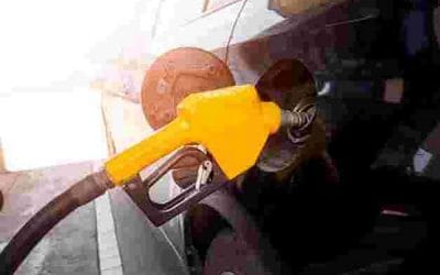 Gasoline prices fall below $ 4,90 a gallon as fears of a recession grow