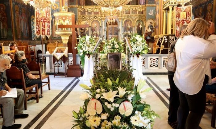 Πλήθος κόσμου στην κηδεία της Ειρήνης Παππά