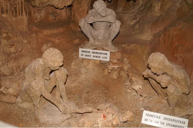 Ξανά ανοιχτό στο κοινό το σπήλαιο των Πετραλώνων