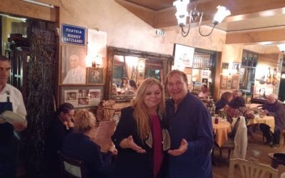 Ο Κώστας Βενετσάνος στον Μαγεμένο Αυλό: Το ιστορικό στέκι της Αθήνας επιστρέφει με νέο πρόγραμμα