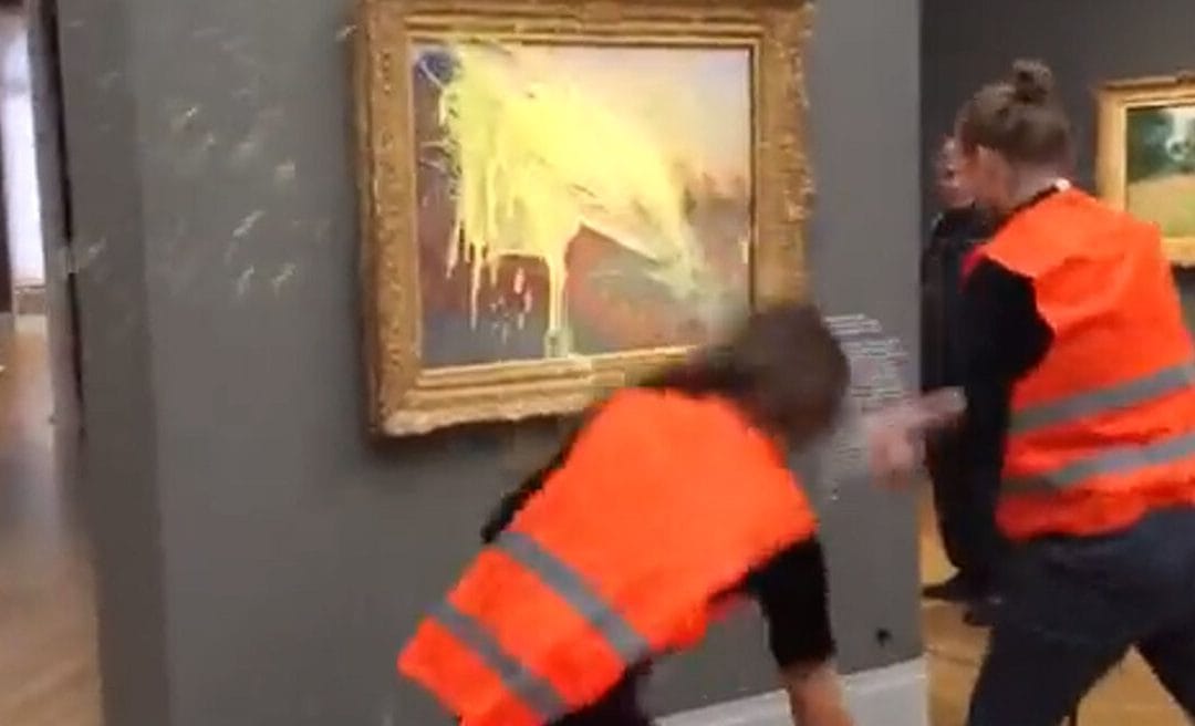 Ακτιβιστές “επιτίθενται” σε πίνακα του Μονέ