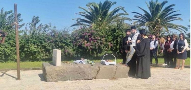 65 χρόνια από τον θάνατο του Νίκου Καζαντζάκη – ο Αρχιεπίσκοπος Κρήτης γονάτισε στον τάφο του