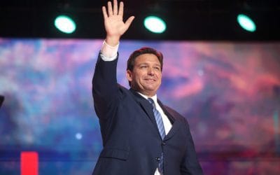 DeSantis: «Η ελευθερία είναι εδώ για να μείνει», λέει στην ομιλία του μετά την συντριπτική νίκη και την εξασφάλιση της 2ης θητείας