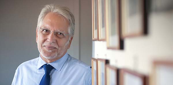 Συζήτηση με τον καθηγητή Παιδιατρικής Γεώργιο Χρούσο