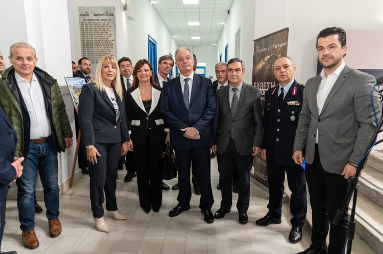 Έ&kappa;&theta;&epsilon;&sigma;&eta; &phi;&omega;&tau;&omicron;&gamma;&rho;&alpha;&phi;ί&alpha;&sigmaf;