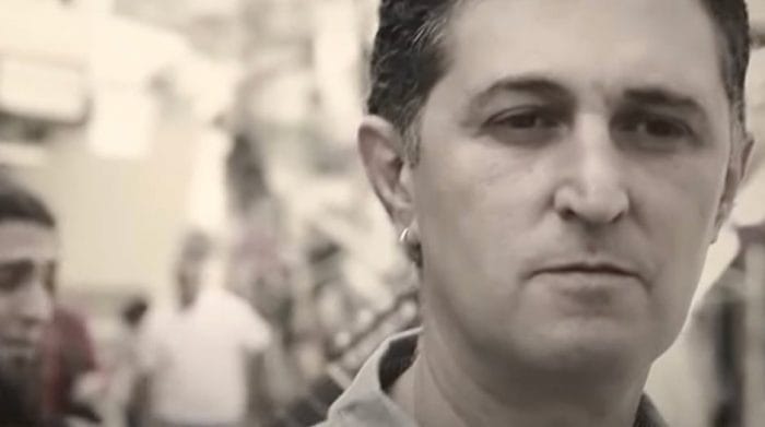 Το λάτιν μιλάει ελληνικά, η Mercedes Sosa τραγουδάει ελληνικά, και οι Apurimac τραγουδούν την ιστορία της λατινοαμερικάνικης μουσικής, στην Ελλάδα.