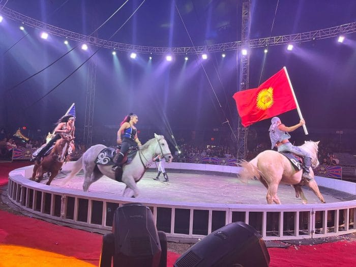 &pi;&alpha;&rho;ά&sigma;&tau;&alpha;&sigma;&eta;