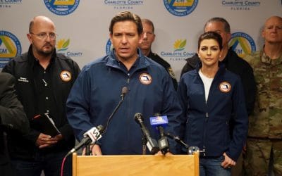 Ο κυβερνήτης Ron DeSantis και η Πρώτη Κυρία Casey DeSantis ανακοινώνουν χρηματοδότηση για την επισκευή σπιτιών και την κάλυψη αναγκών των κατοίκων που επλήγησαν από τον τυφώνα Ian