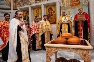 Επαναλειτούργησε τα Χριστούγεννα, ο άγιος Νικόλαος των Διδύμων Πύργων 4 ezgif.com gif maker 5