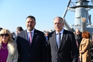 Σε Γλυφάδα και Παλαιό Φάληρο βρέθηκε για τον εορτασμό των Θεοφανείων ο Υπουργός Προστασίας του Πολίτη Τάκης Θεοδωρικάκος 3 06012023ypourgostheofaneia3