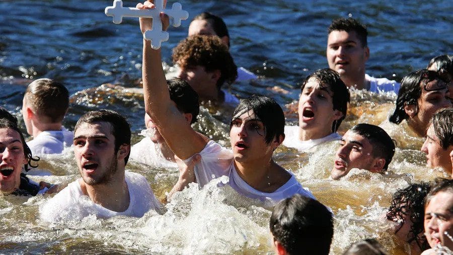 Ένας νεαρός 16 ετών έπιασε τον Σταυρό στο Tarpon Springs