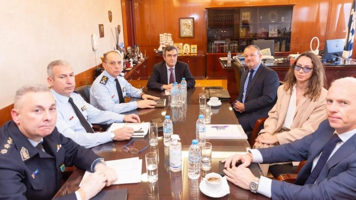 &Sigma;&upsilon;&nu;ά&nu;&tau;&eta;&sigma;&eta; &tau;&omicron;&upsilon; &Upsilon;&phi;&upsilon;&pi;&omicron;&upsilon;&rho;&gamma;&omicron;ύ