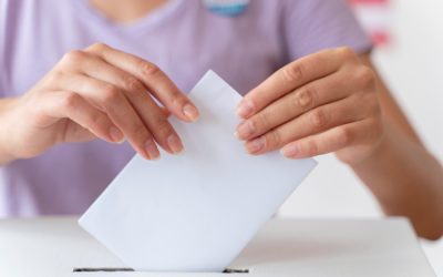 Από τις 7 το πρωί εισήλθαν οι Έλληνες να ψηφίσουν   