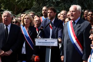 2023 07 03T142948Z 90607328 RC2QV1AYKZA8 RTRMADP 5 FRANCE SECURITY SHOOTING MAYOR 1024x683 1