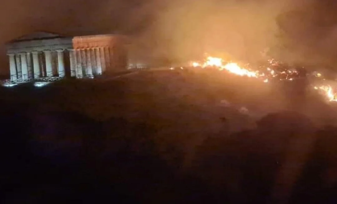 Κρίσιμη η κατάσταση στην Ιταλία: Ο νότος καίγεται, ο βορράς πλημμυρίζει