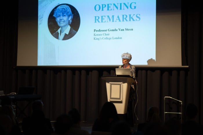 &Pi;&alpha;&rho;&omicron;&upsilon;&sigma;ί&alpha;&sigma;&eta; &tau;&omega;&nu; &delta;&rho;ά&sigma;&epsilon;&omega;&nu;