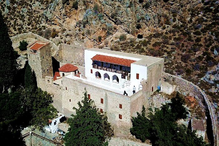 Η παραδοσιακή θρησκευτική συμπεριφορά στην λατρεία του Αγίου Παντελεήμονα της Τήλου. Λατρευτικά και τελετουργικά.