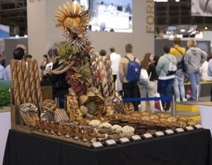 ΣΠΟΥΔΑΙΑ ΔΙΑΚΡΙΣΗ ΤΗΣ ΕΛΛΗΝΙΚΗΣ ΕΘΝΙΚΗΣ ΟΜΑΔΑΣ ΑΡΤΟΠΟΙΙΑΣ ΣΤΟΝ ΠΑΓΚΟΣΜΙΟ ΔΙΑΓΩΝΙΣΜΟ "ΙΒΑ UIBC BAKERS CUP 2023" 3 Το τραπέζι της Νότιας Κορέας