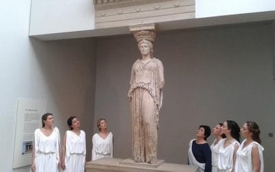 EΞΙ ΚΑΡΥΑΤΙΔΕΣ ΑΝΑΖΗΤΟΥΝ ΤΗΝ ΑΔΕΛΦΗ ΤΟΥΣ ΣΤΟ ΛΟΝΔΙΝΟ