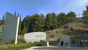 ΕΠΙΣΚΕΨΗ-ΠΡΟΣΚΥΝΗΜΑ ΣΤΑ ΙΣΤΟΡΙΚΑ ΚΑΙ ΗΡΩΙΚΑ ΚΑΛΑΒΡΥΤΑ 3 download 28