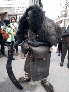 Αράπηδες, Χαράπια, Μπαμπούγεροι, Αρκούδες και Μπάμπω: πανάρχαια δρώμενα του Δωδεκαημέρου στα χωριά της Δράμας 2 download 333