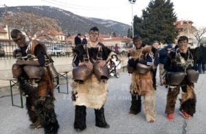 Αράπηδες, Χαράπια, Μπαμπούγεροι, Αρκούδες και Μπάμπω: πανάρχαια δρώμενα του Δωδεκαημέρου στα χωριά της Δράμας 5 received 872951847846599