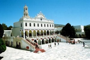 Ο εντυπωσιακός ναός της Μεγαλόχαρης Τήνου