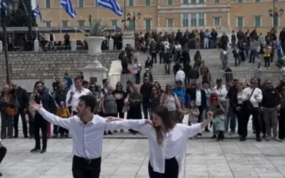 Ένας “έκπτωτος άγγελος” ζωντάνεψε το Σύνταγμα την 25η Μαρτίου
