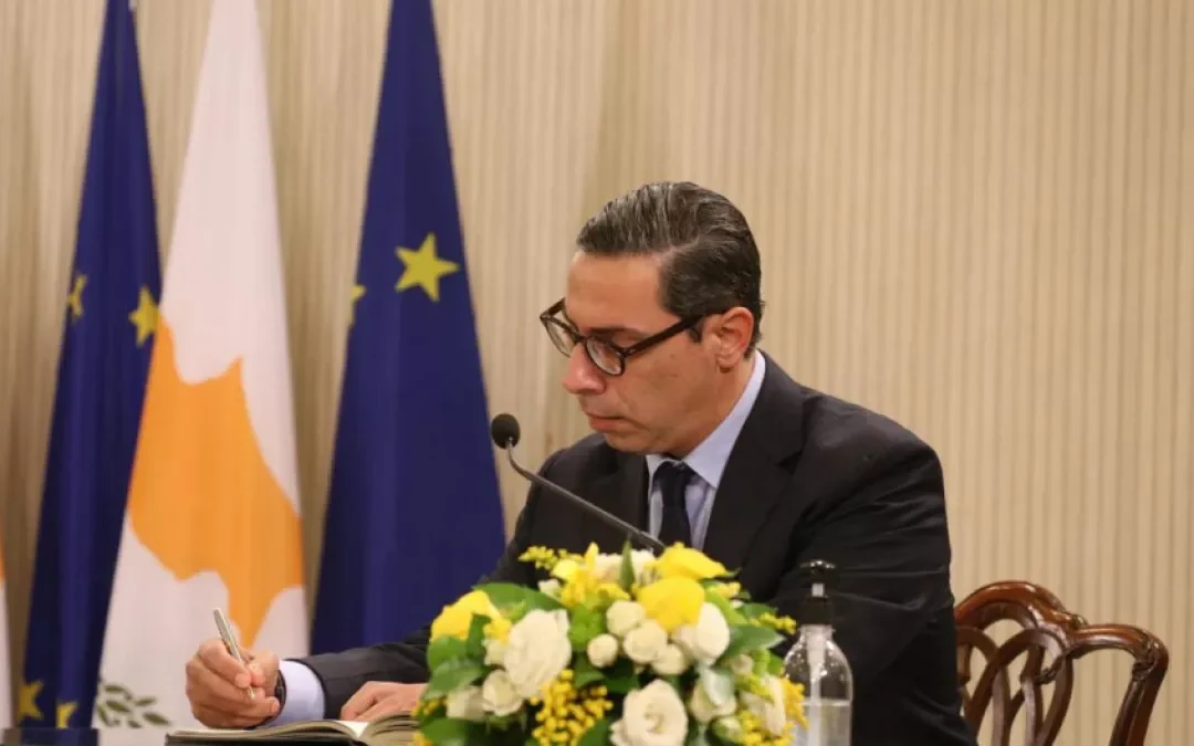 Κύπρος και επαφές
