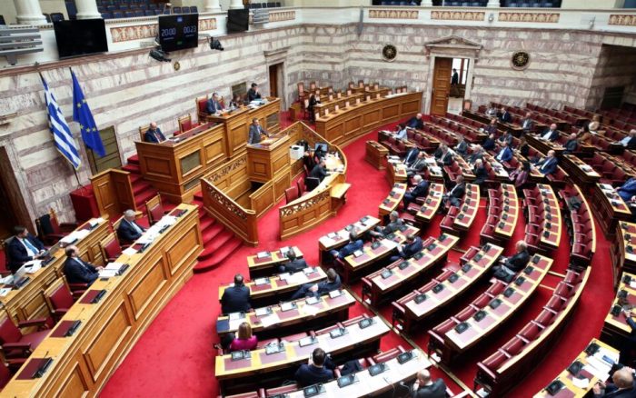 Πολιτική Τυφλότητα: Η Αδιαφορία των Πολιτικών Κομμάτων έναντι της Κοινωνικής Κρίσης