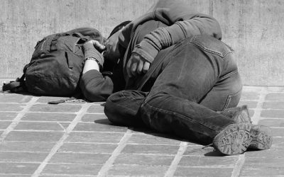Ο Επικίνδυνος Δρόμος των Ναρκωτικών στο Oakland, California: Η Απειλή για τους Αστέγους και η Ανάγκη για Δράση