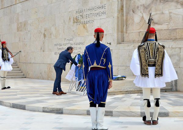 Κατάθεση Στεφάνου Από Τον Παγκόσμιο Οργανισμό Πολιτιστικής Διπλωματίας Για Την 83η Επέτειο Της Μάχης Της Κρήτης