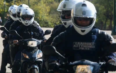 ΟΠΚΕ και αστυνομικοί με δίκυκλα στις παραλίες