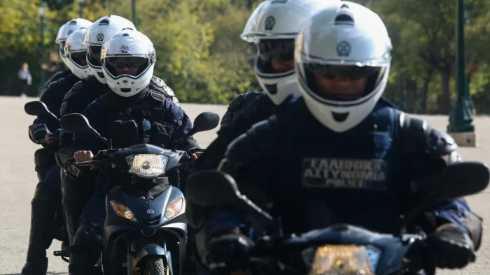 ΟΠΚΕ και αστυνομικοί με δίκυκλα στις παραλίες