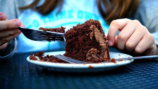 Emotional Eating: Όταν το φαγητό καλύπτει τις συναισθηματικές μας ανάγκες